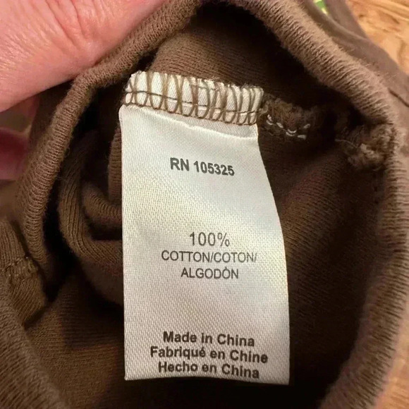 John Deere boy's brown top w/camo long sleeves, CUTER IN CAMO W/ deer size 6/9 M - Picture 7 of 7